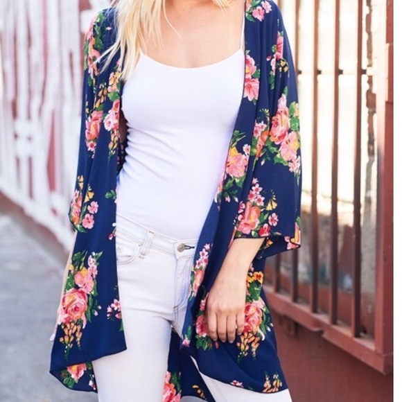 Tops - ❗️Last 2! M-L Oversized navy blue floral kimono